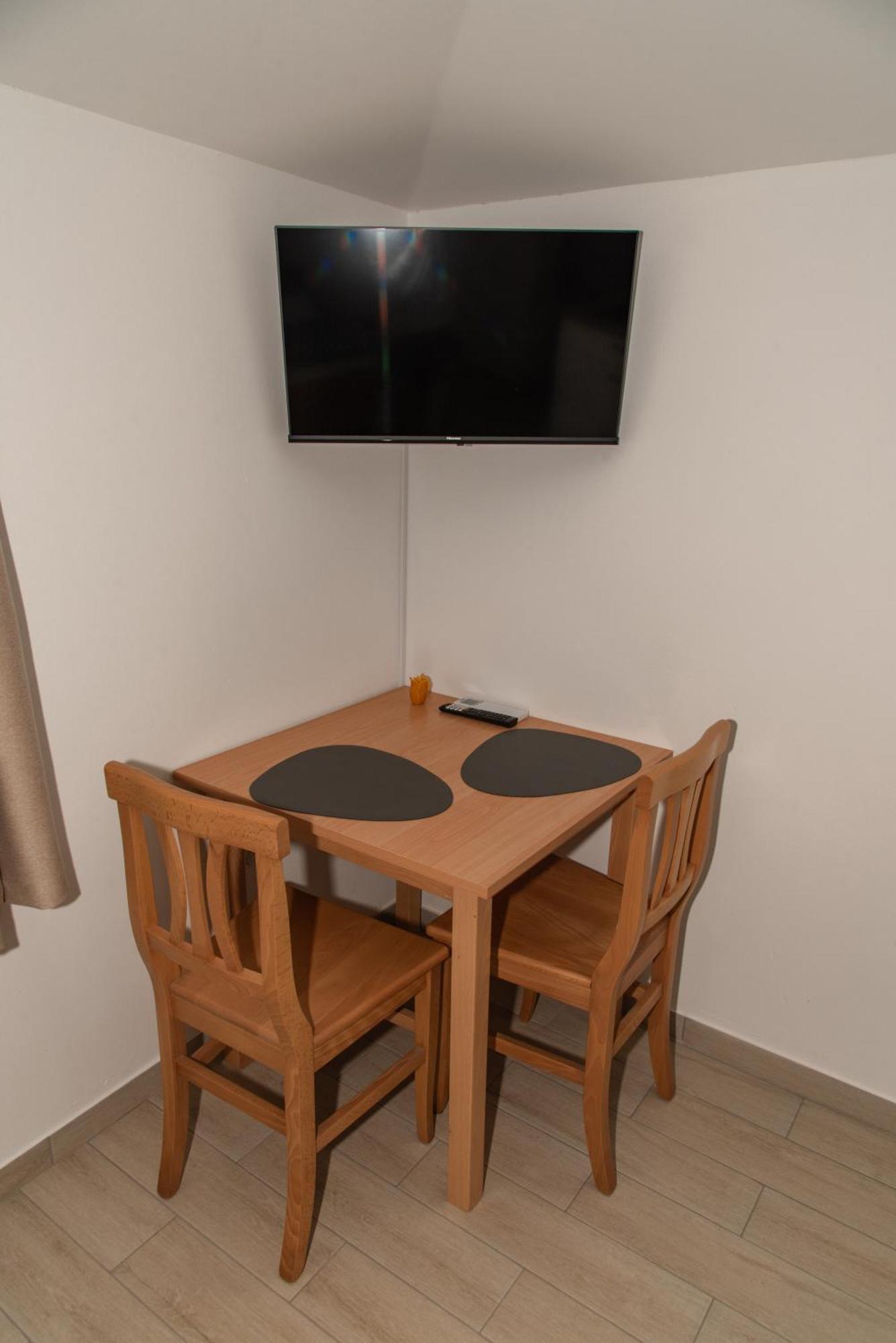 Apartmaji Tinta Kanal 外观 照片