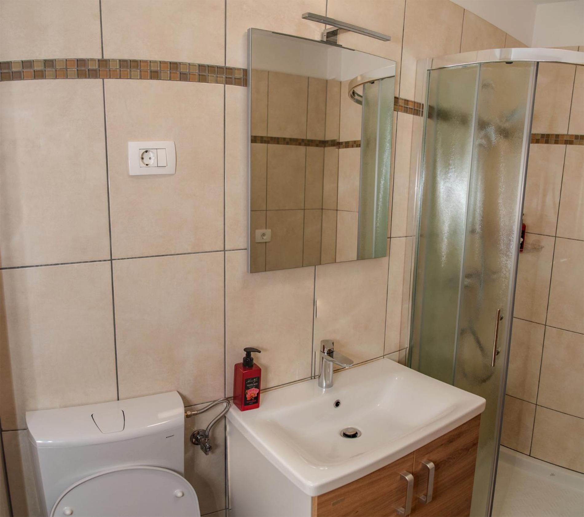 Apartmaji Tinta Kanal 外观 照片