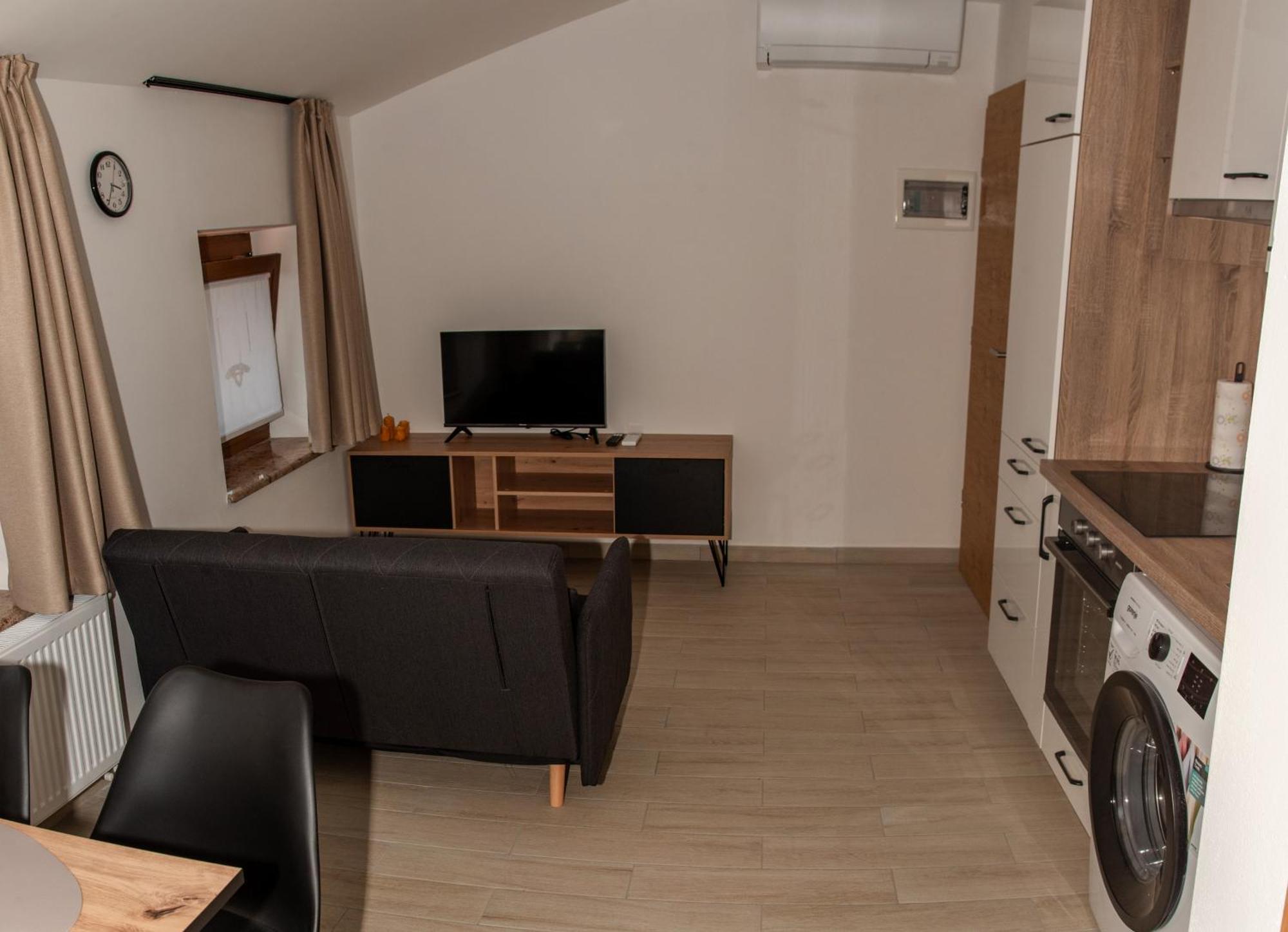 Apartmaji Tinta Kanal 外观 照片