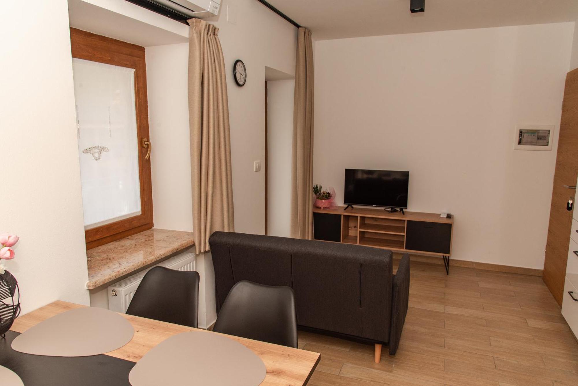 Apartmaji Tinta Kanal 外观 照片